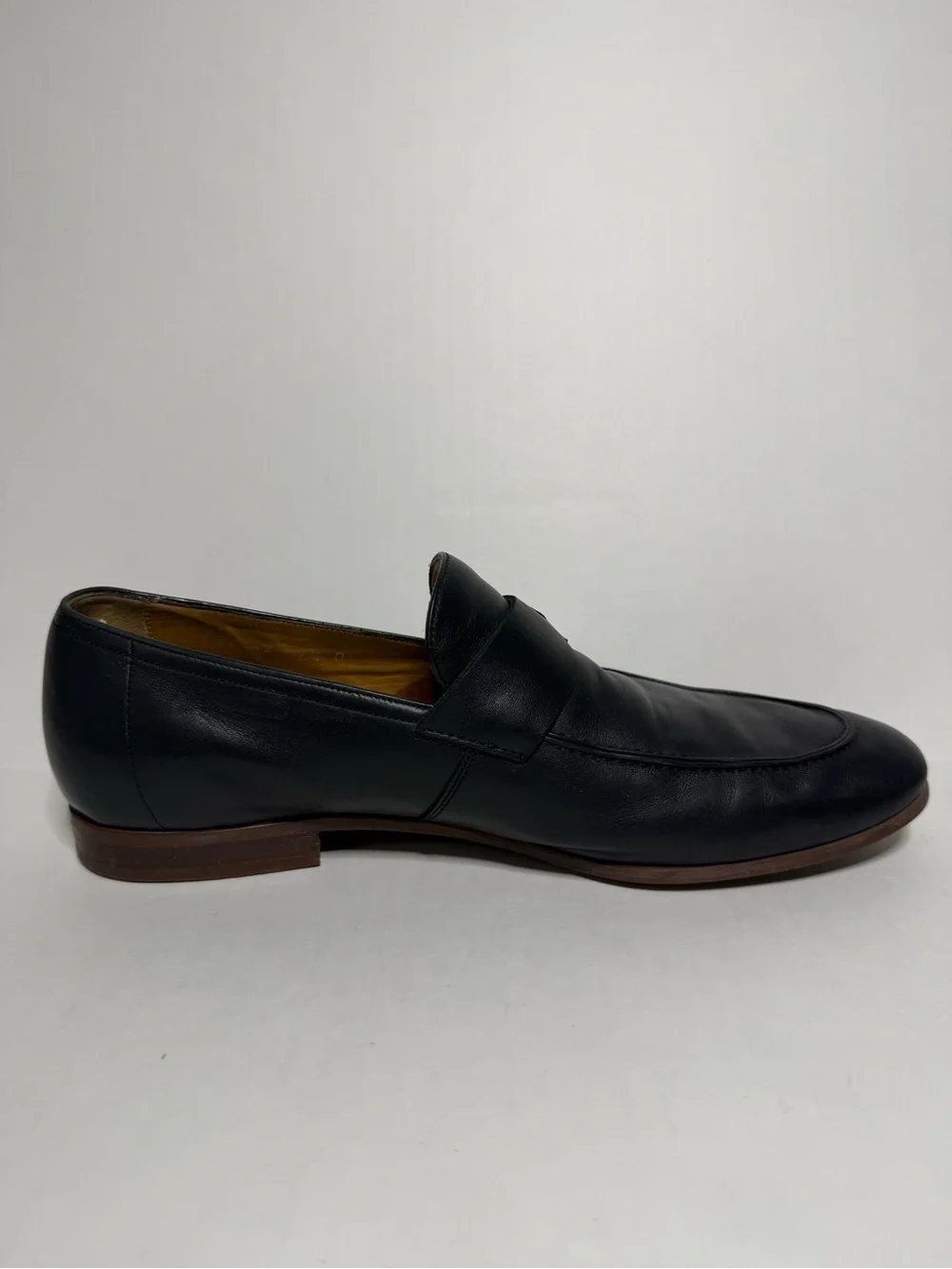 Gucci Black Leather Slip-On Loafers with Silver Interlocking G Almond Toe